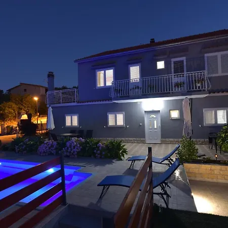 Ivan & Niko アパート *