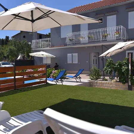 Ivan & Niko Appartement *