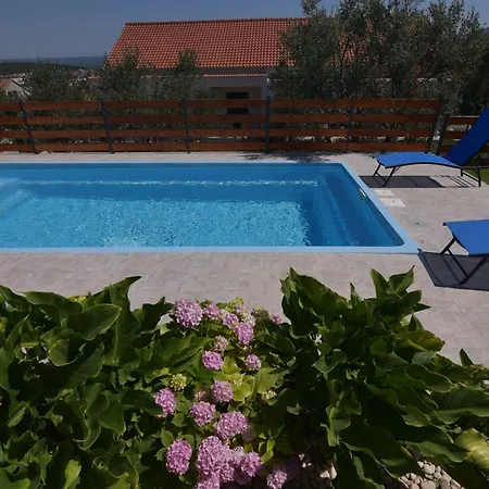 Ivan & Niko アパート シベニク