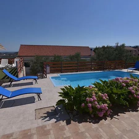 Ivan & Niko アパート *