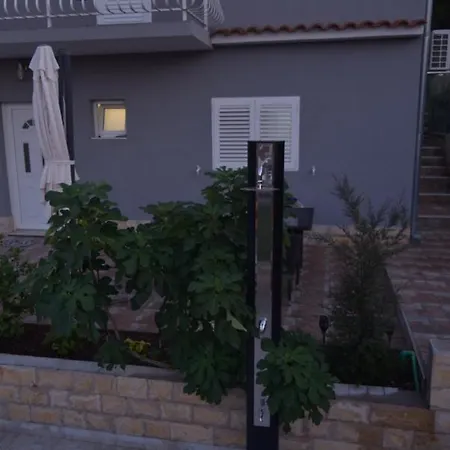 Ivan & Niko アパート